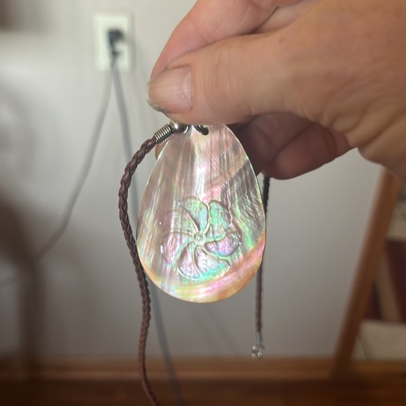 Shell Necklace - Picture 2 of 3